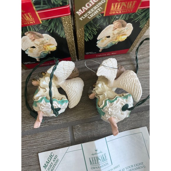HALLMARK KEEPSAKE MAGIC LIGHTED ORNAMENT LIGHTING THE WAY 1995 - Picture 4 of 5